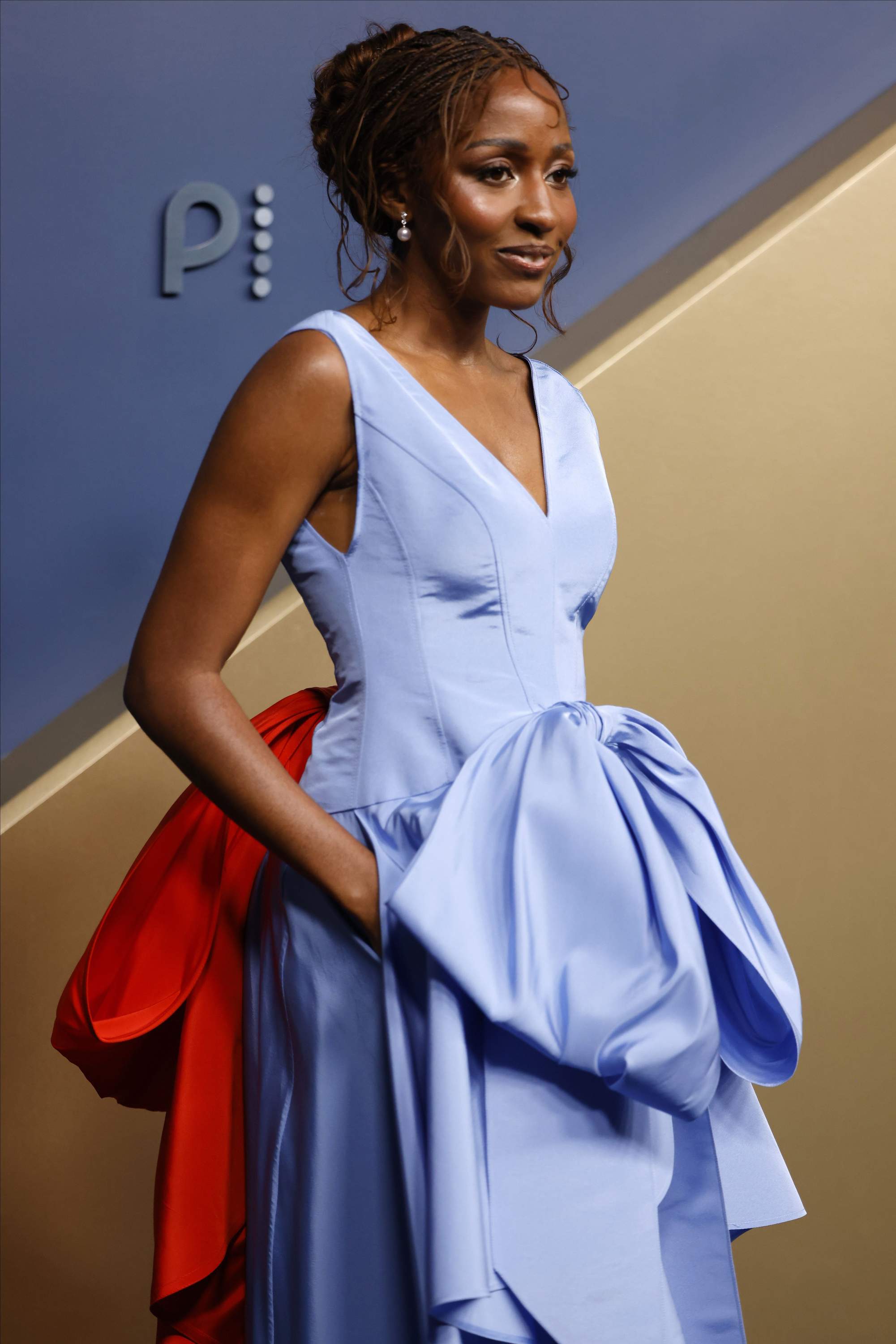 78themmy-arrivals039.jpg
