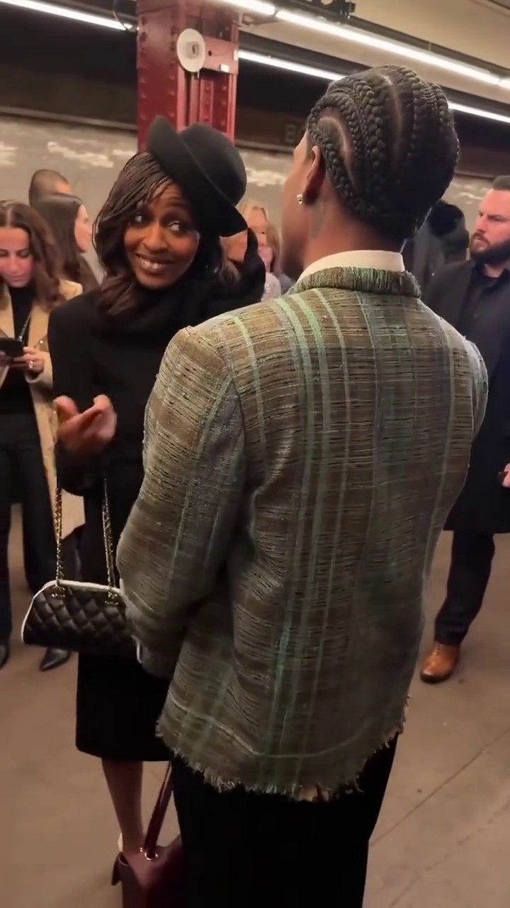 chanelmetiersdart124.jpg chanelmetiersdart124.jpg