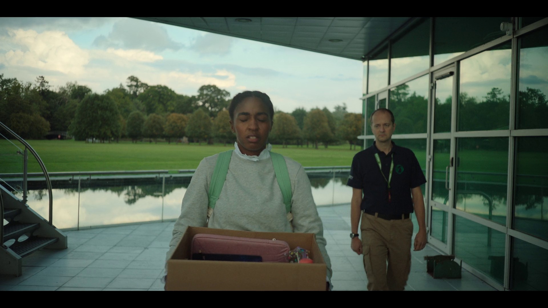 601-blackmirror046.jpg 601-blackmirror046.jpg