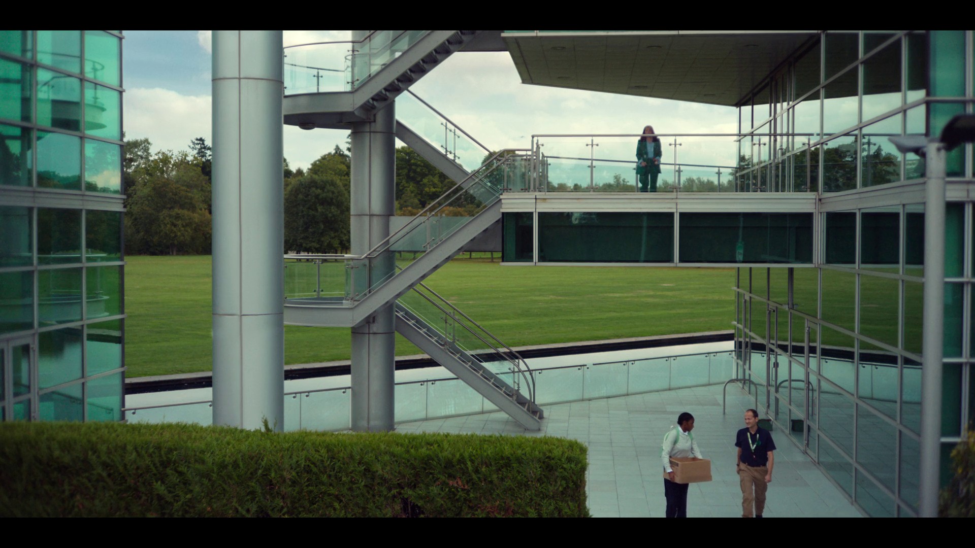 601-blackmirror054.jpg 601-blackmirror054.jpg