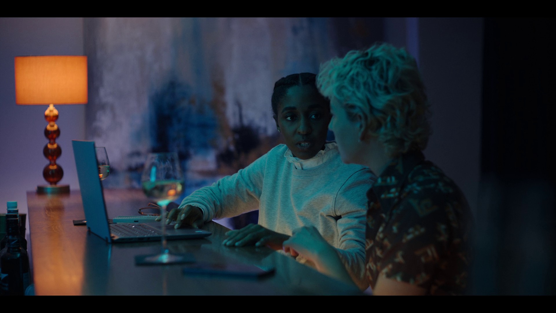 601-blackmirror070.jpg 601-blackmirror070.jpg